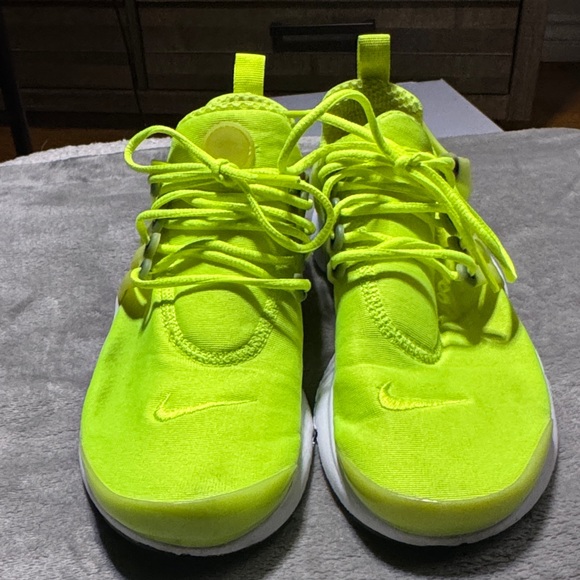 Nike Kids Sneakers in Bright Yellow - Picture 2 of 3
